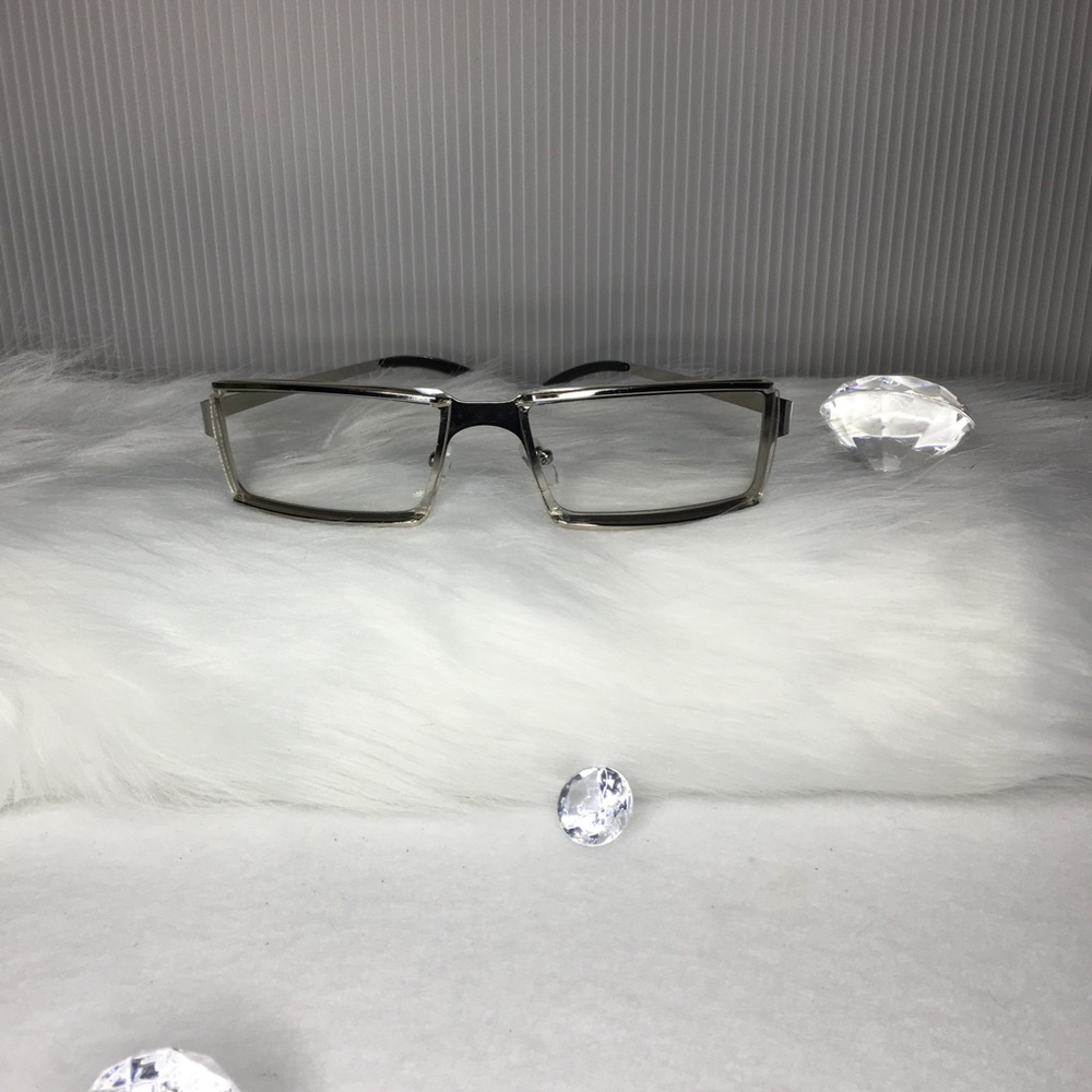 Silver frame eyeglasses